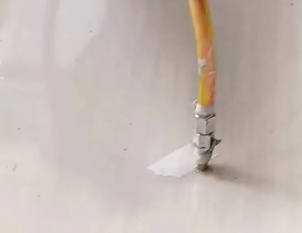顺庆瓷砖空鼓维修公司专业解答在瓷砖铺贴过程中，如果使用的砂料过粗（如全部使用了粗砂），可能会导致以下问题